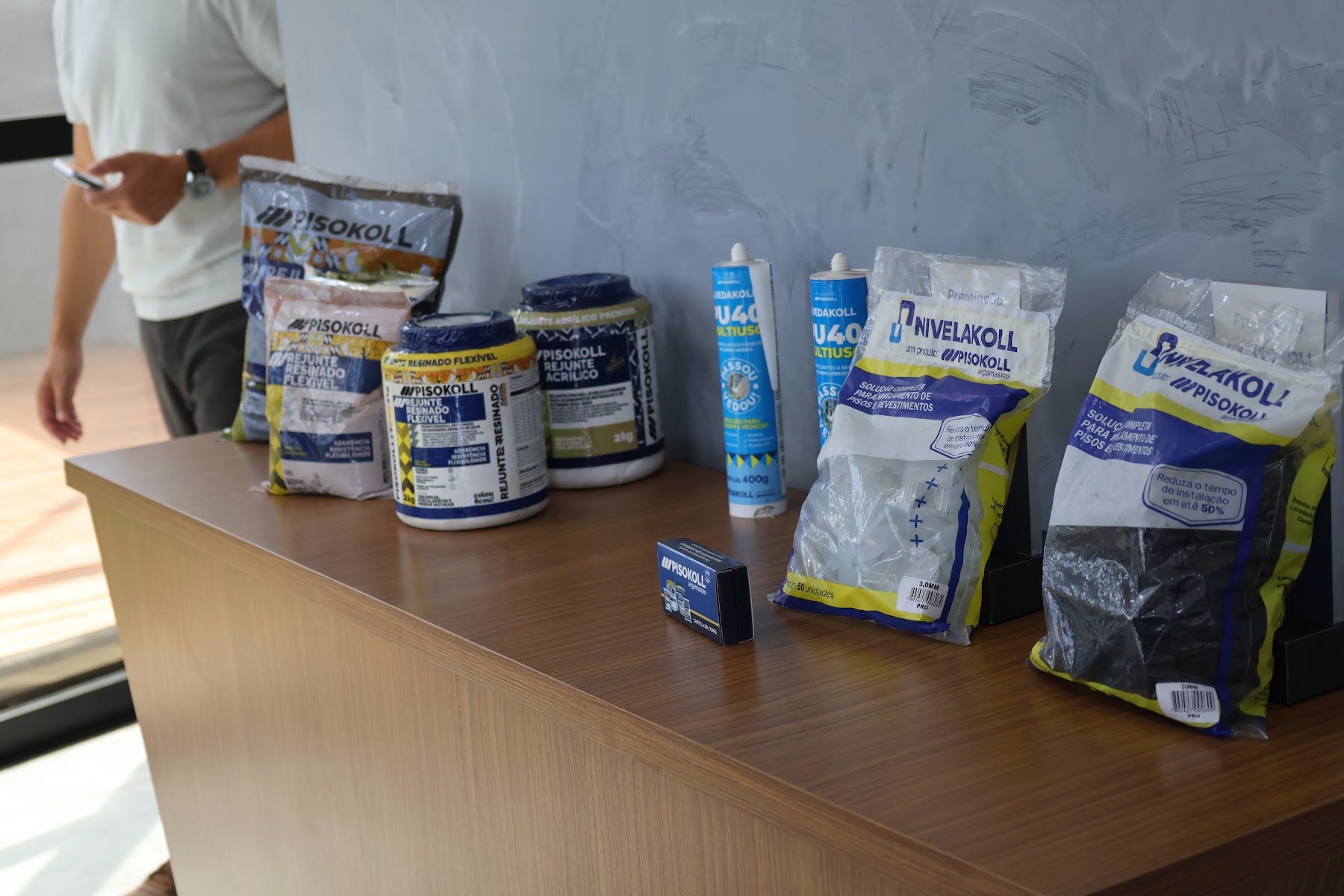 Produtos e amostras LEVIX apresentados na mesa